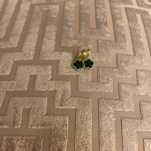 - 🎀🎀💚💚GREEN AND GOLD CLOVER